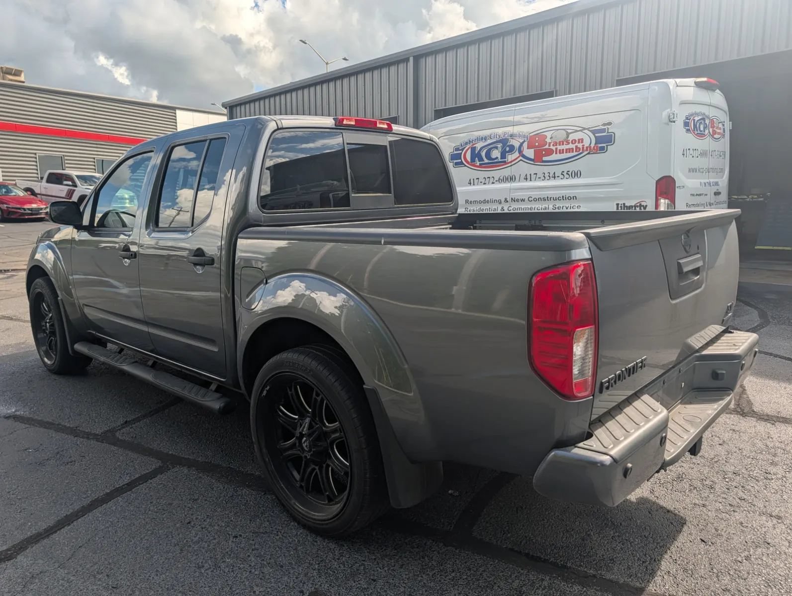 Used 2020 Nissan Frontier SV w/ Midnight Edition Floor Mats RWD image 2