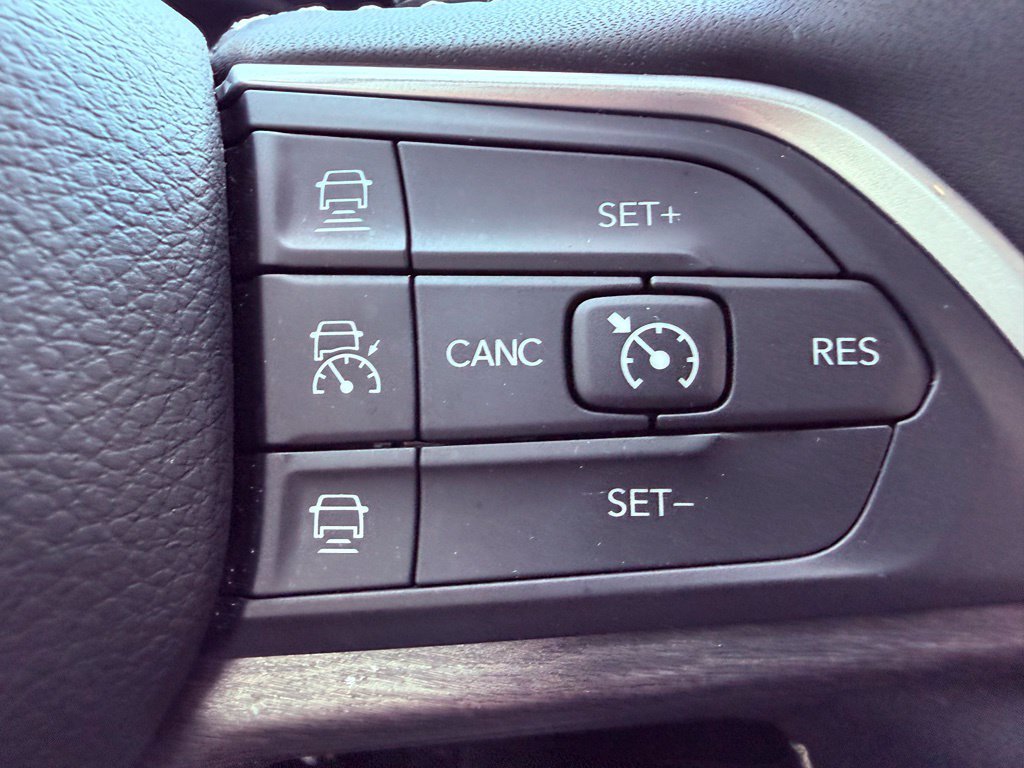 Used 2023 Jeep Grand Cherokee L Limited AWD/4WD image 22