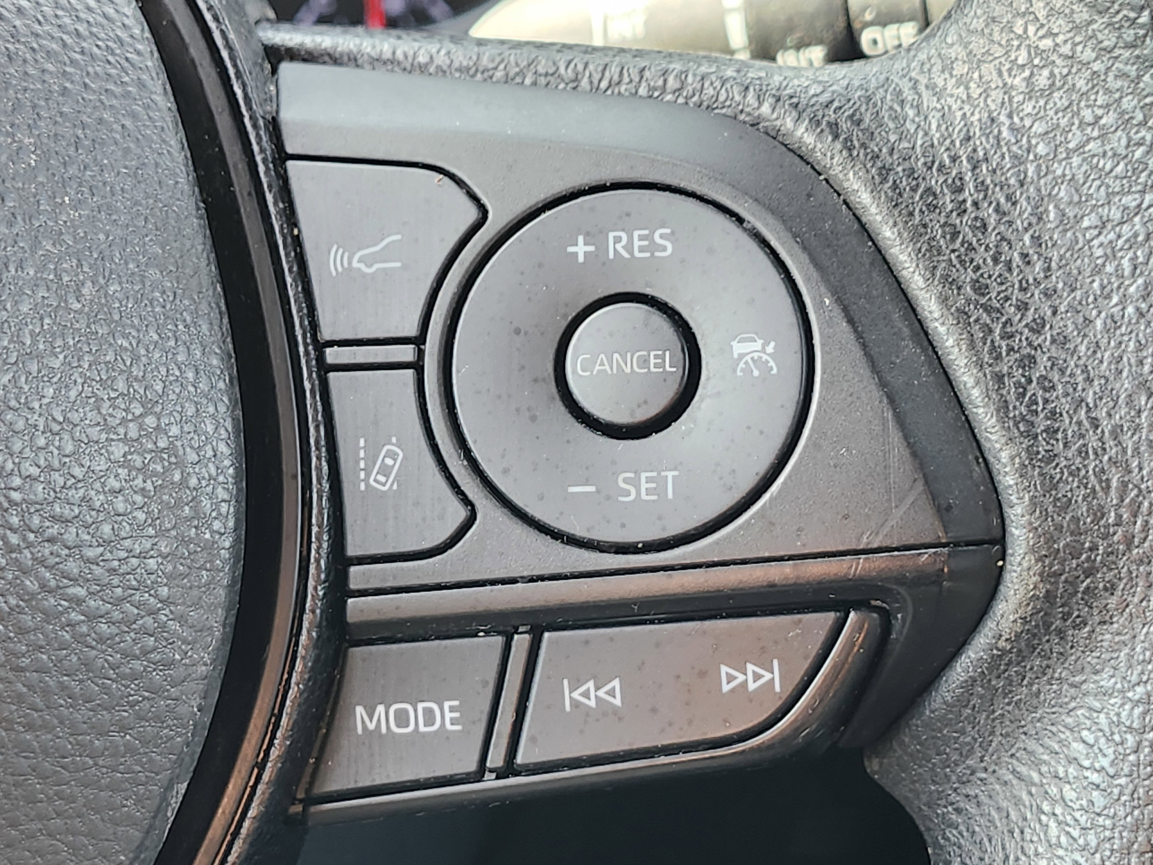 Used 2021 Toyota RAV4 XLE image 30