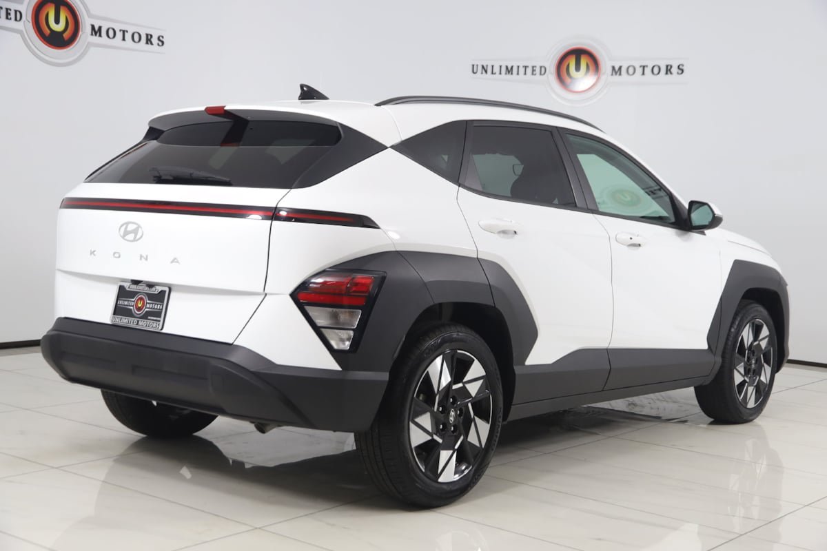 Used 2024 Hyundai Kona SEL FWD image 3