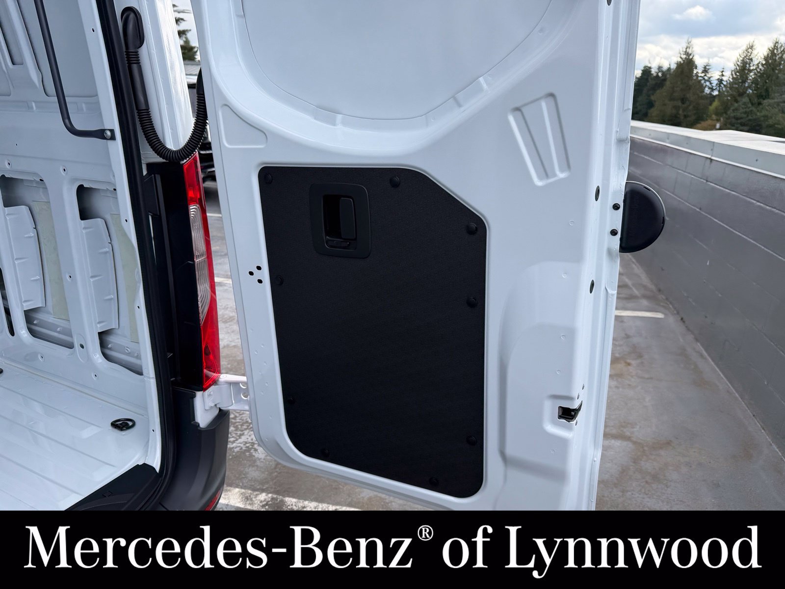 Used 2025 Mercedes-Benz Sprinter 2500 image 10