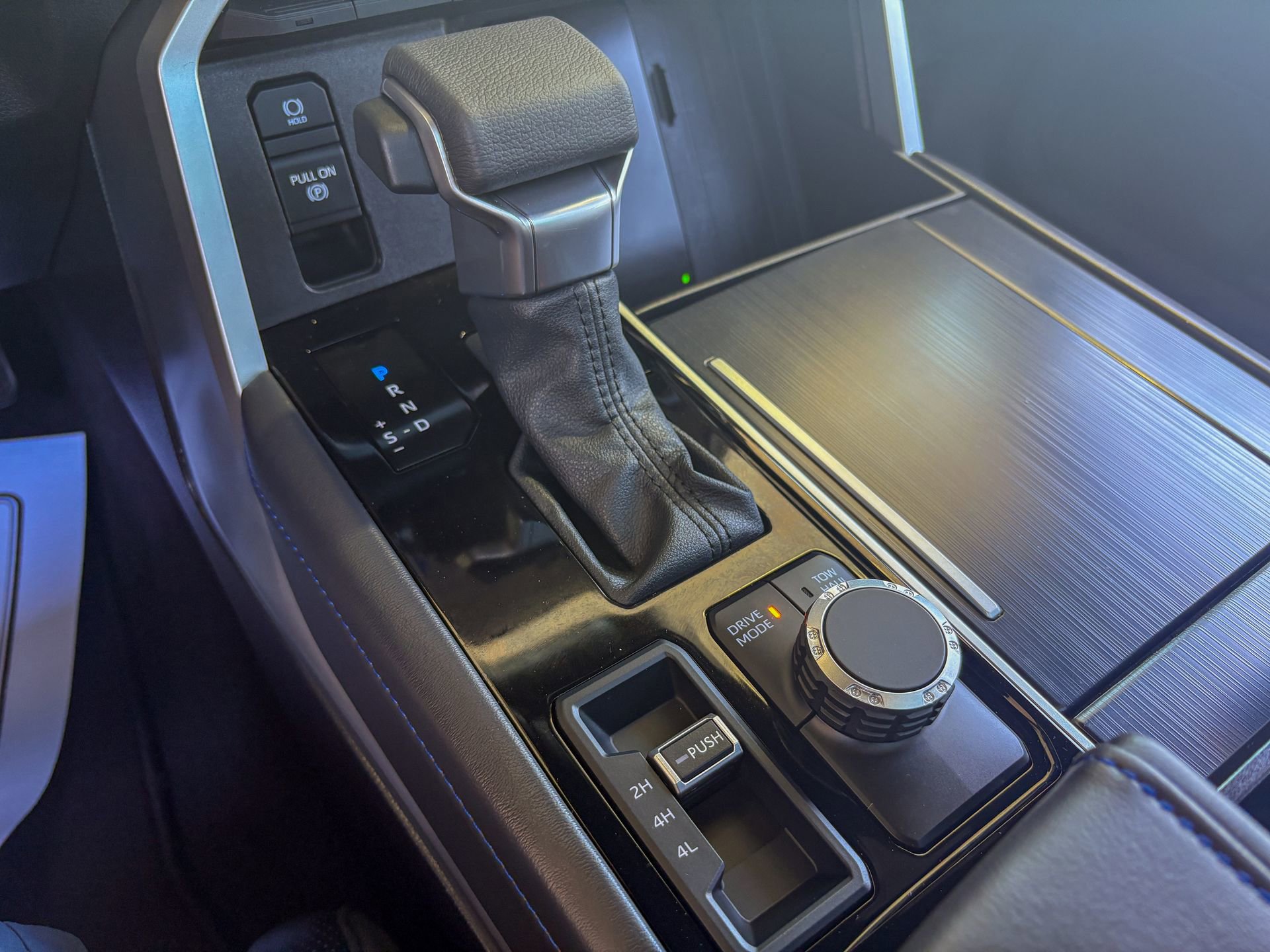 Used 2025 Toyota Sequoia Platinum AWD/4WD image 37