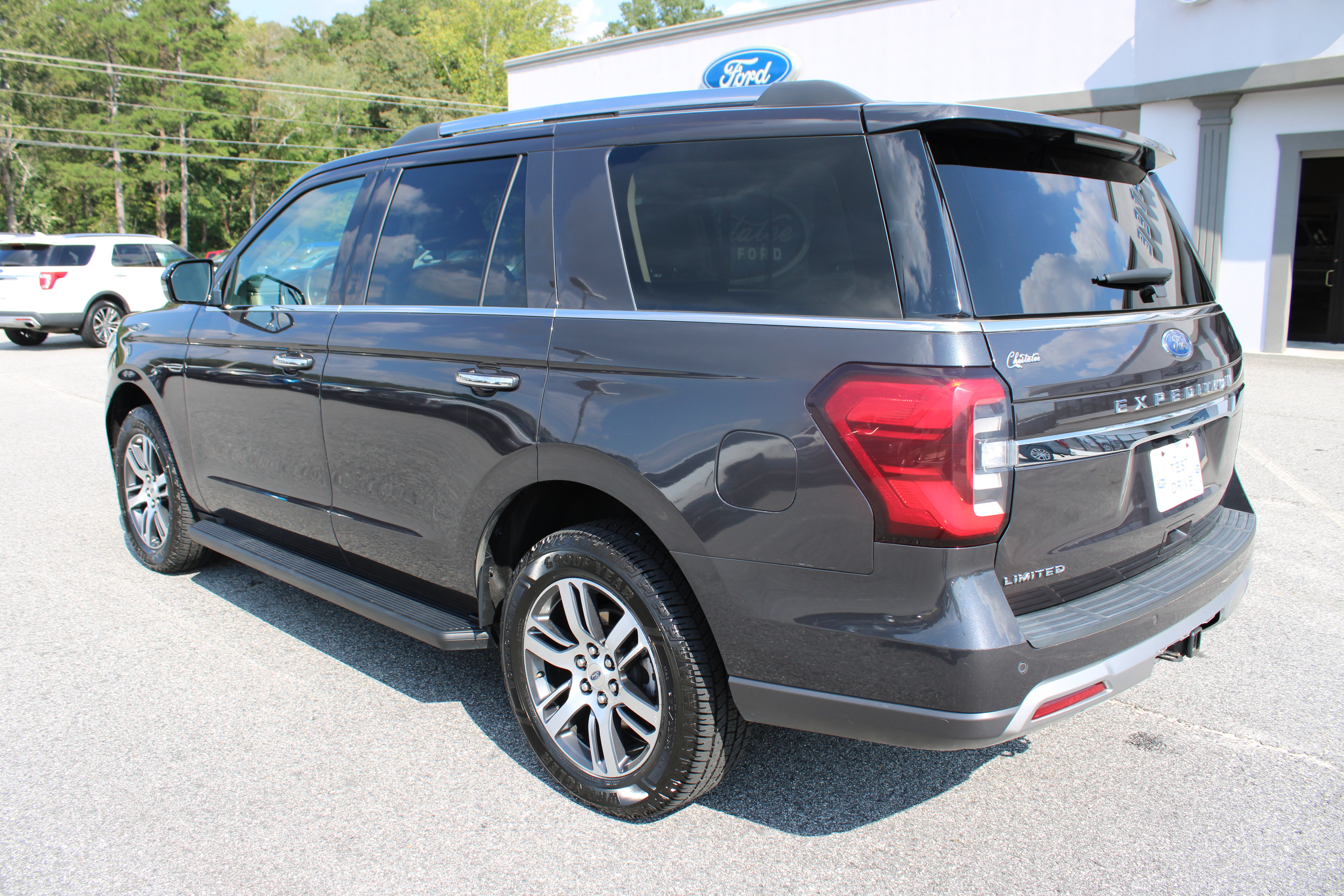 Used 2024 Ford Expedition Limited RWD image 8