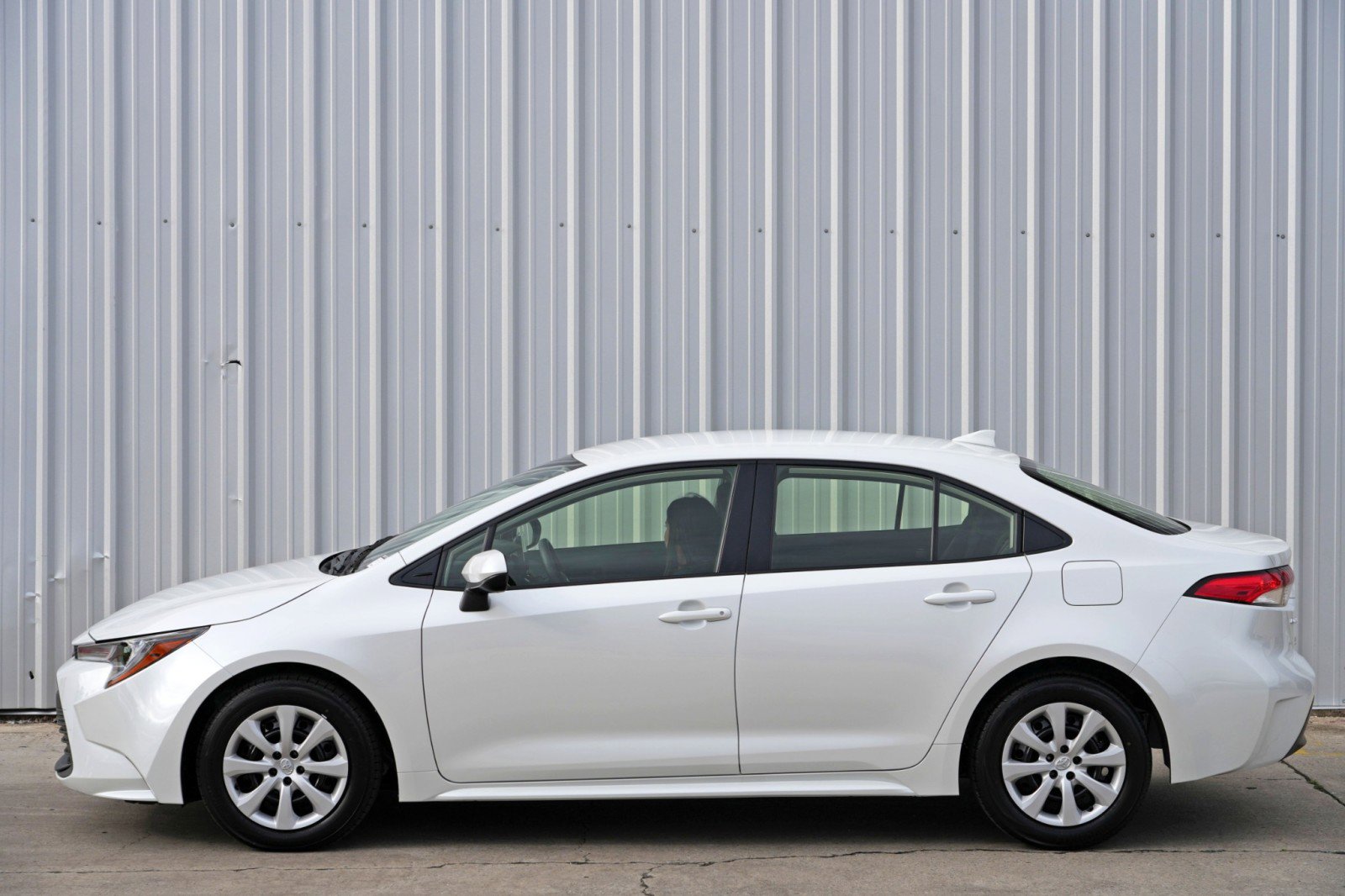 Used 2025 Toyota Corolla LE image 40