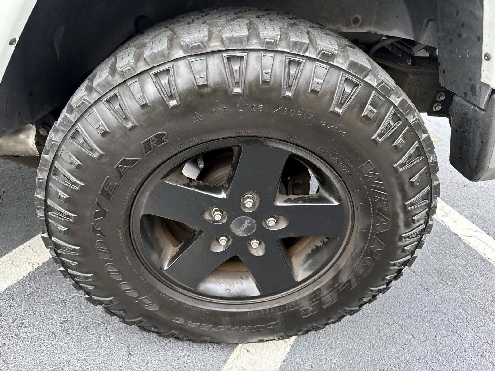 Used 2012 Jeep Wrangler Unlimited Sahara image 24