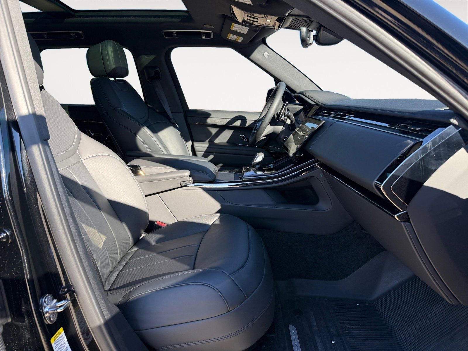 Used 2025 Land Rover Range Rover Sport Dynamic SE image 15