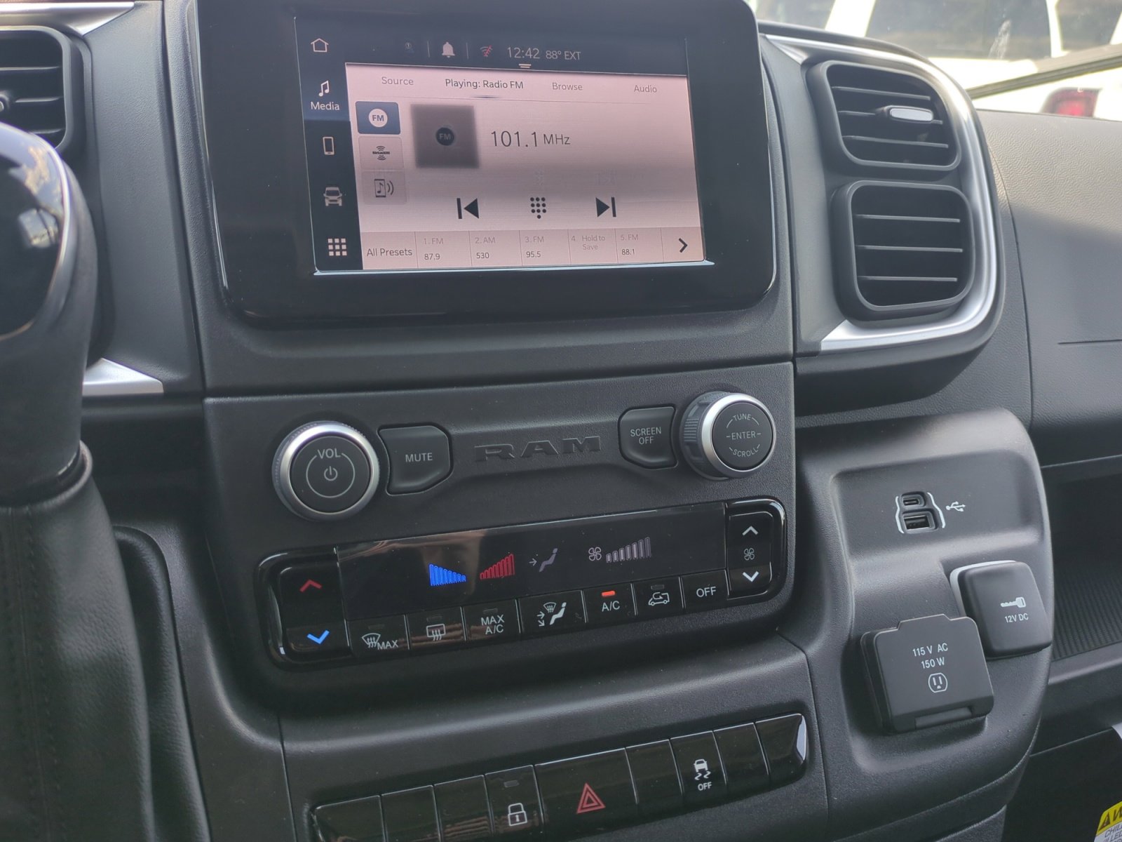 New 2025 RAM ProMaster 2500 w/ Quick Order Package 22G SLT image 12