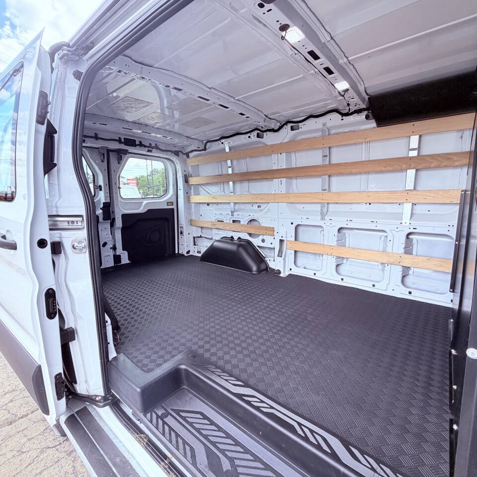 Used 2025 Ford Transit 250 Low Roof w/ Exterior Upgrade Package RWD image 17