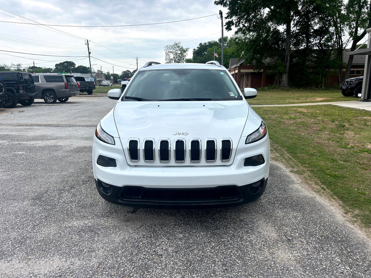 Used 2018 Jeep Cherokee Latitude w/ Mobile Office Group image 2