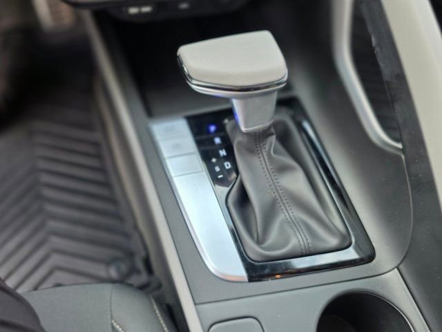 Certified 2025 Hyundai Elantra Sport image 29