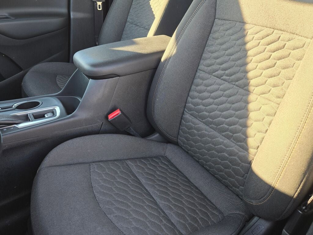 Used 2018 Chevrolet Equinox LT image 19