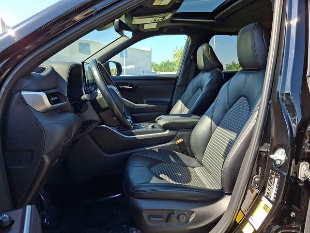 Used 2022 Toyota Highlander XSE AWD/4WD image 14