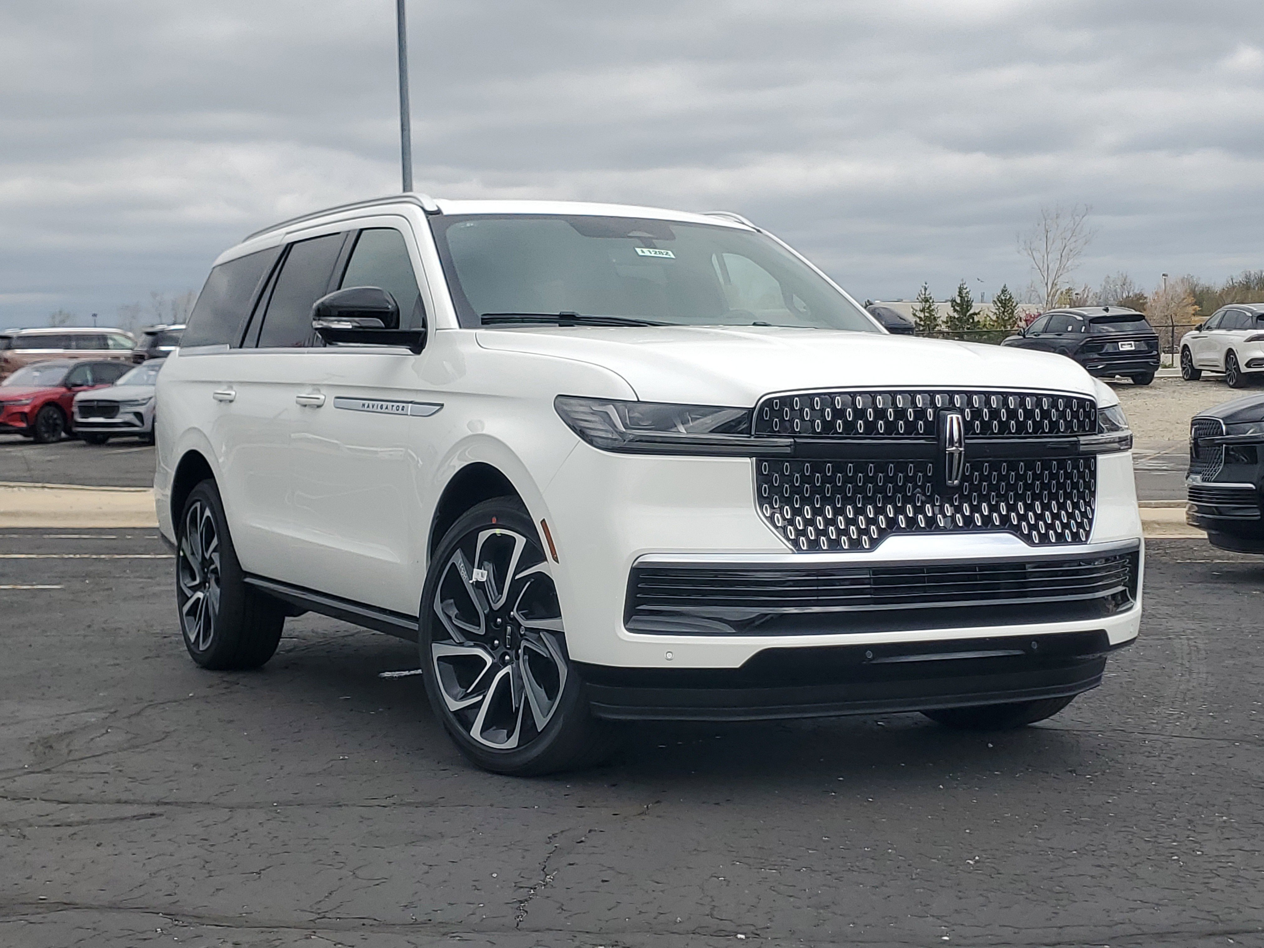 New 2026 Lincoln Navigator Reserve AWD/4WD image 1