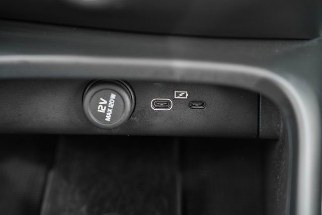 Used 2022 Volvo C40 P8 Recharge Ultimate image 25