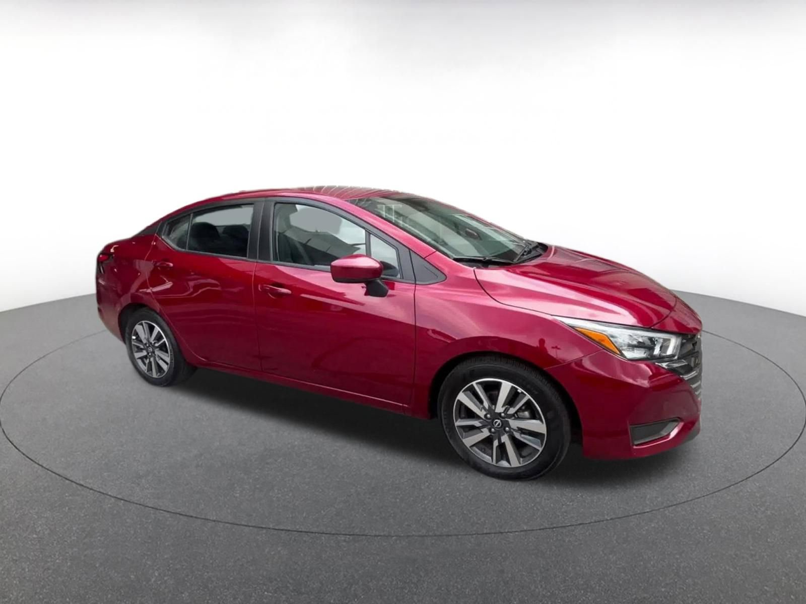 Used 2025 Nissan Versa SV FWD image 2