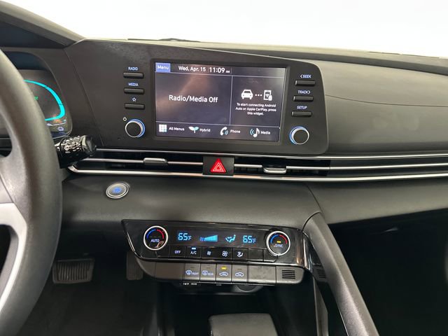 Used 2025 Hyundai Elantra Blue FWD image 21