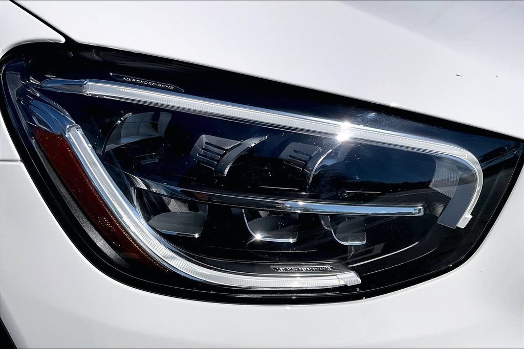 Used 2021 Mercedes-Benz GLC 300 4MATIC w/ Premium Package image 25