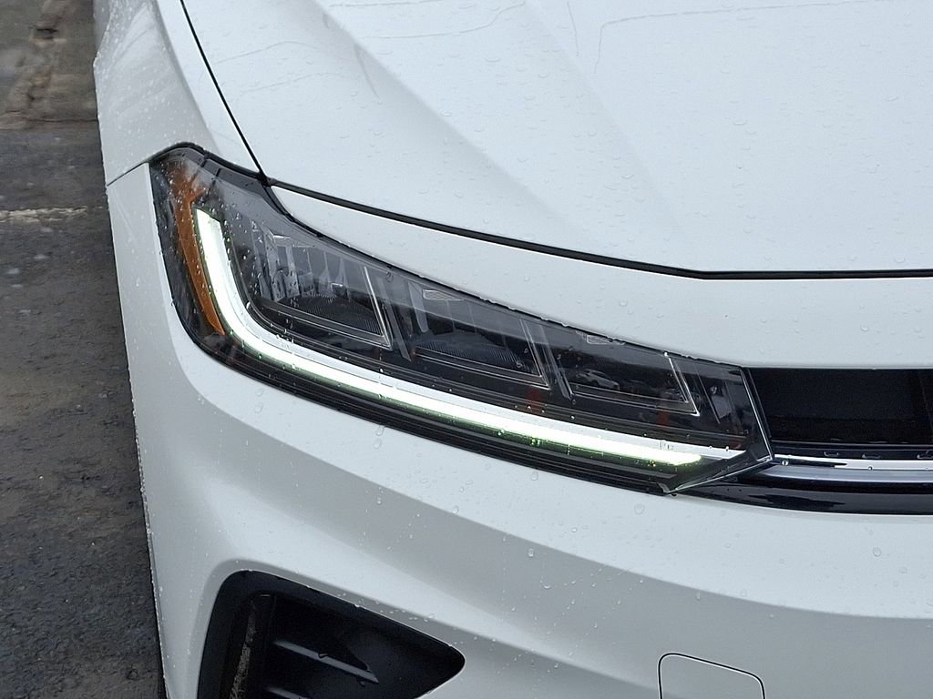 Certified 2025 Volkswagen Jetta Sport image 9