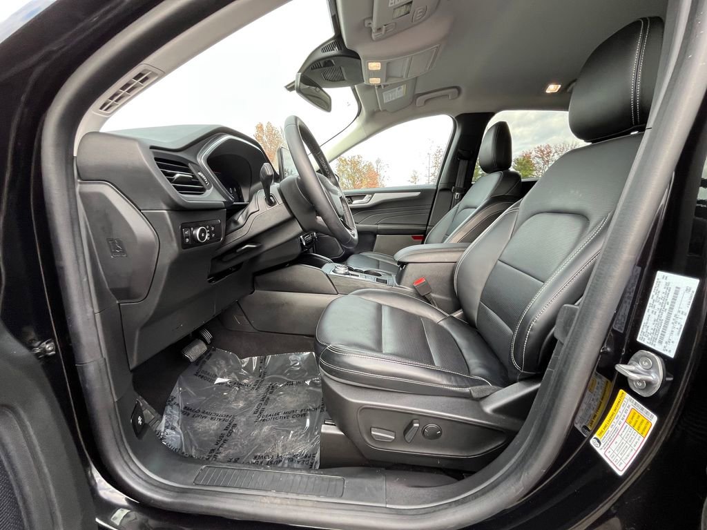 Used 2023 Ford Escape Platinum image 10