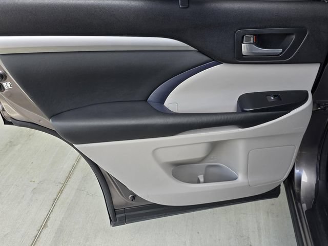 Used 2015 Toyota Highlander XLE FWD image 36