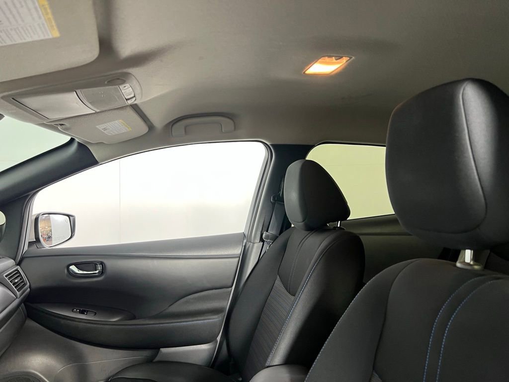 Used 2023 Nissan Leaf S image 25