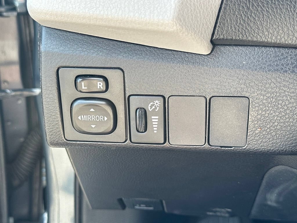Used 2016 Toyota Corolla LE FWD image 18