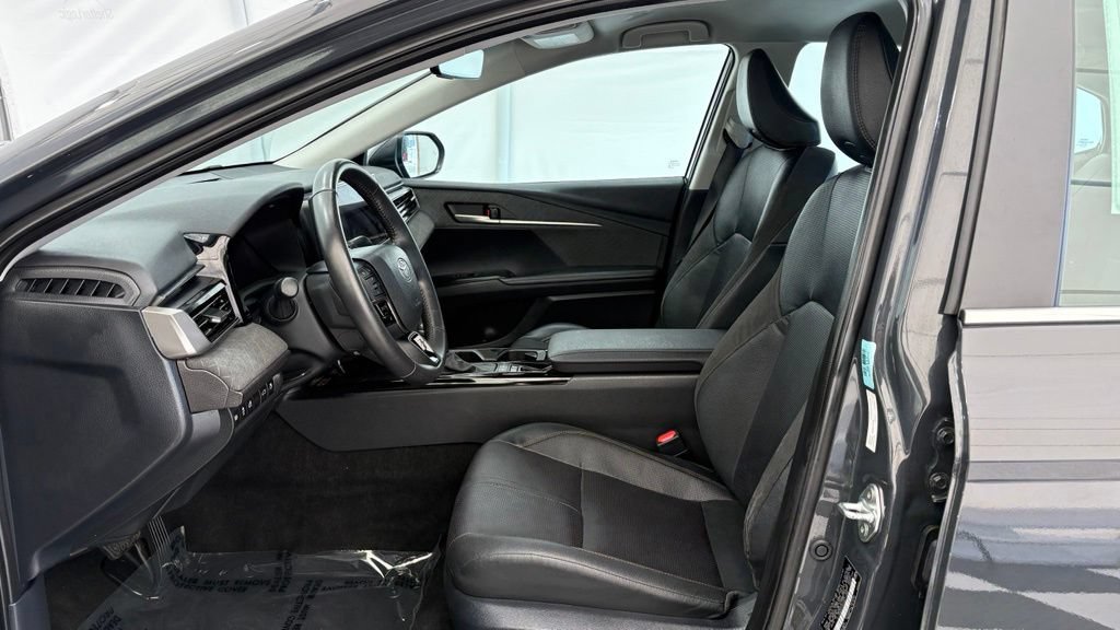 Used 2025 Toyota Camry XLE FWD image 11