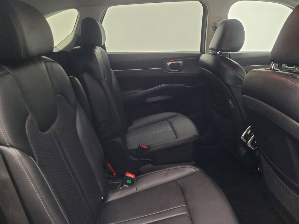 Used 2021 Kia Sorento S image 19