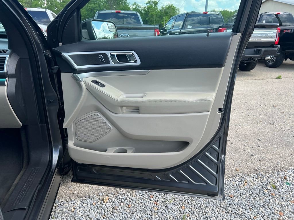 Used 2015 Ford Explorer XLT w/ Equipment Group 202A AWD/4WD image 20