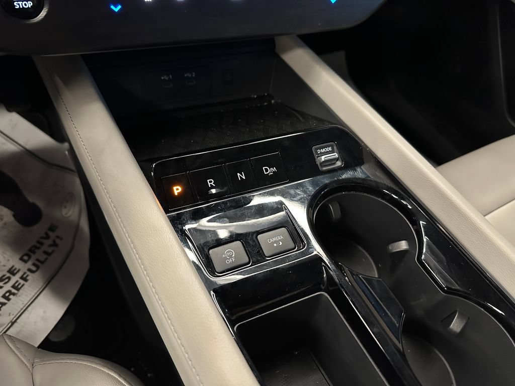 Used 2025 Nissan Murano SV AWD/4WD image 16