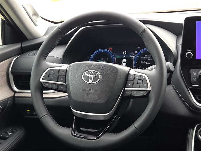 Used 2025 Toyota Grand Highlander AWD image 13