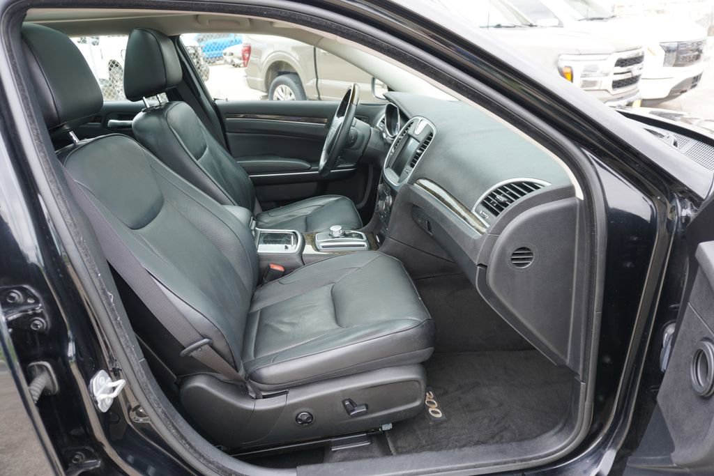 Used 2016 Chrysler 300 C RWD image 22