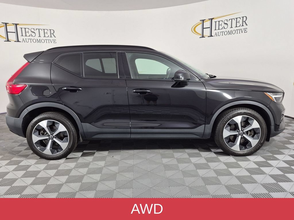 Used 2023 Volvo XC40 B5 Plus AWD/4WD image 3