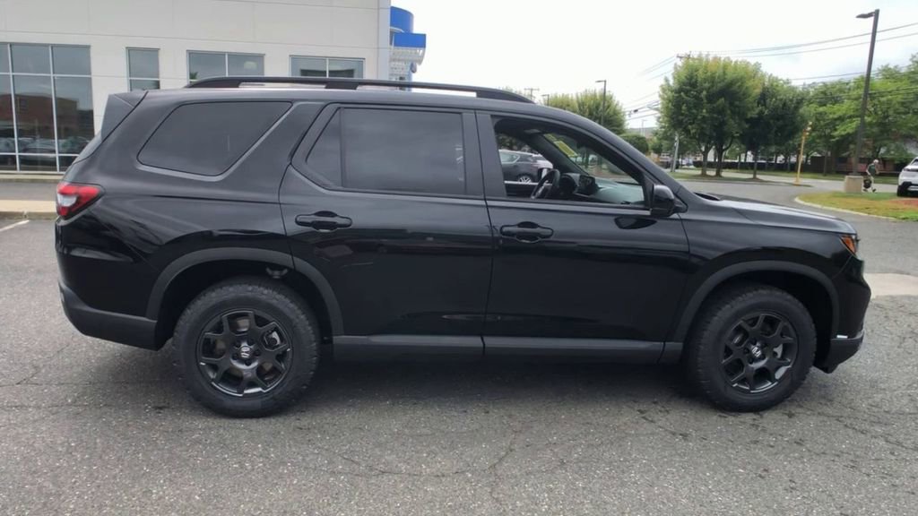 New 2025 Honda Pilot TrailSport image 10