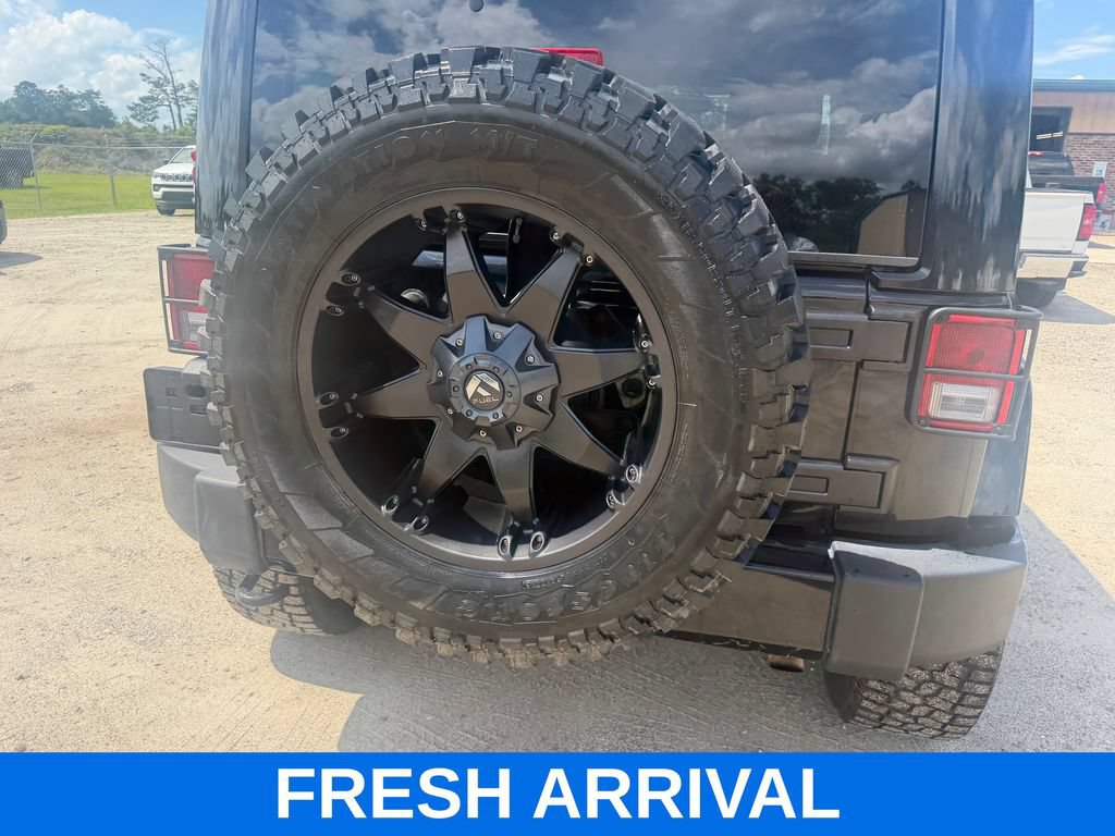 Used 2015 Jeep Wrangler Unlimited Sahara AWD/4WD image 2