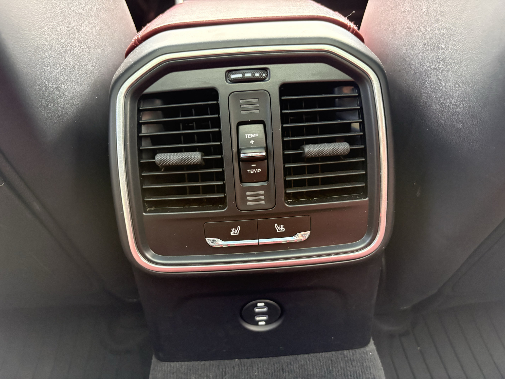 Used 2024 Porsche Macan S AWD/4WD image 19
