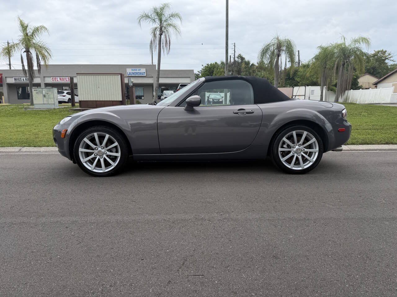 Used 2006 MAZDA MX-5 Miata Grand Touring RWD image 7