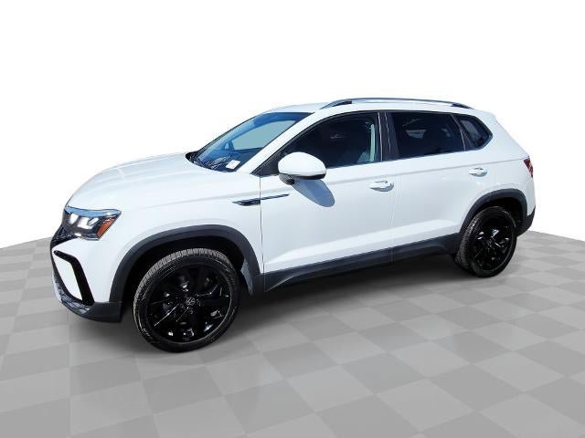 Used 2023 Volkswagen Taos SE w/ Black Wheel Package