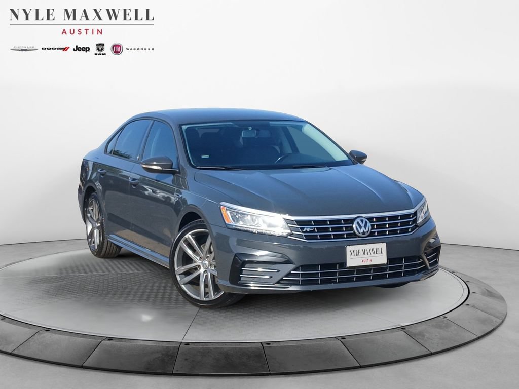 Used 2018 Volkswagen Passat 2.0T R-Line w/ R-Line Lighting Package FWD image 2