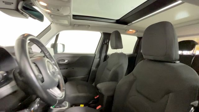 Used 2018 Jeep Renegade Latitude AWD/4WD image 26