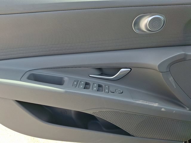 Certified 2026 Hyundai Elantra SE FWD image 12