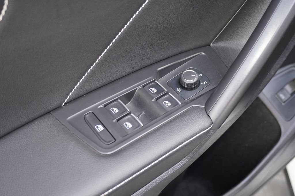 Used 2022 Volkswagen Tiguan SE R-Line image 15