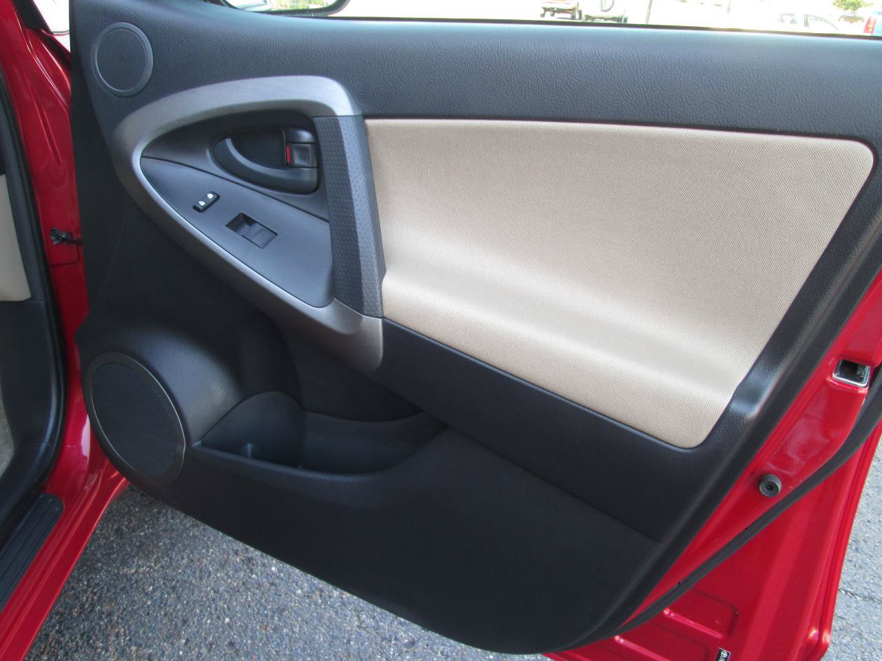 Used 2012 Toyota RAV4 4WD V6 w/ Tow Prep Pkg image 19