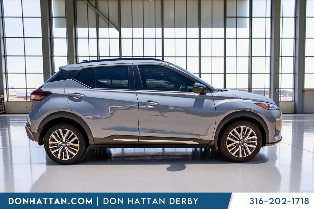 Used 2023 Nissan Kicks SR w/ SR Premium Package FWD image 35