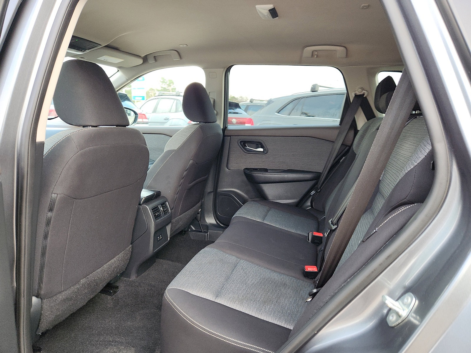 Used 2023 Nissan Rogue SV image 12