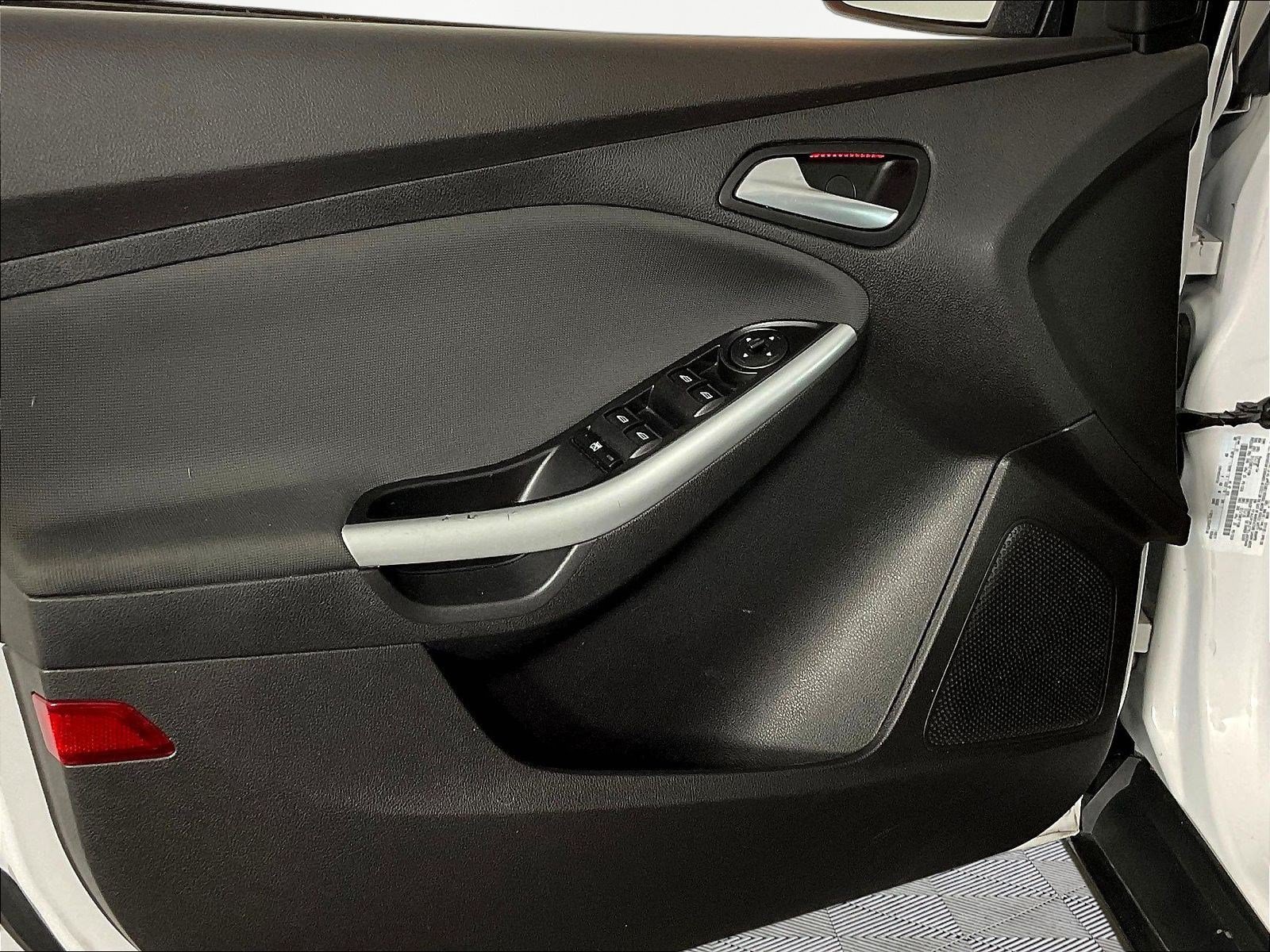 Used 2014 Ford Focus SE w/ Equipment Group 201A FWD image 19
