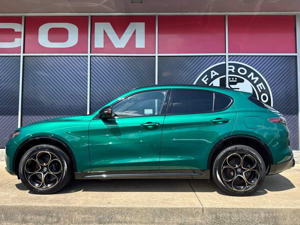 New 2025 Alfa Romeo Stelvio Sprint AWD/4WD image 15