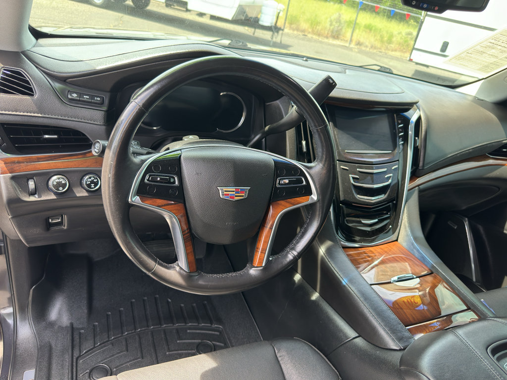 Used 2016 Cadillac Escalade Premium AWD/4WD image 5