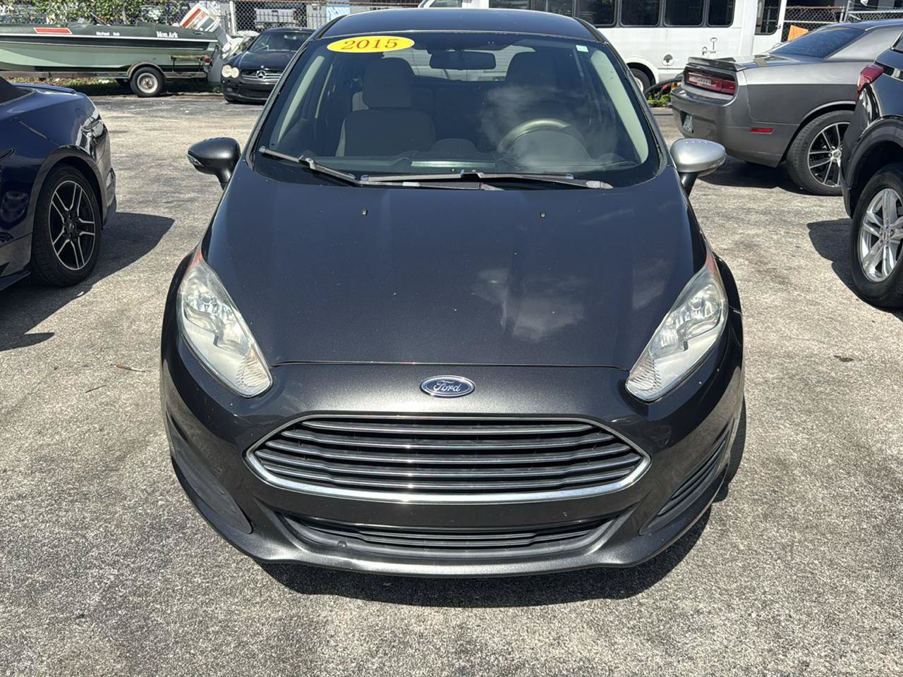 Used 2015 Ford Fiesta SE FWD image 2