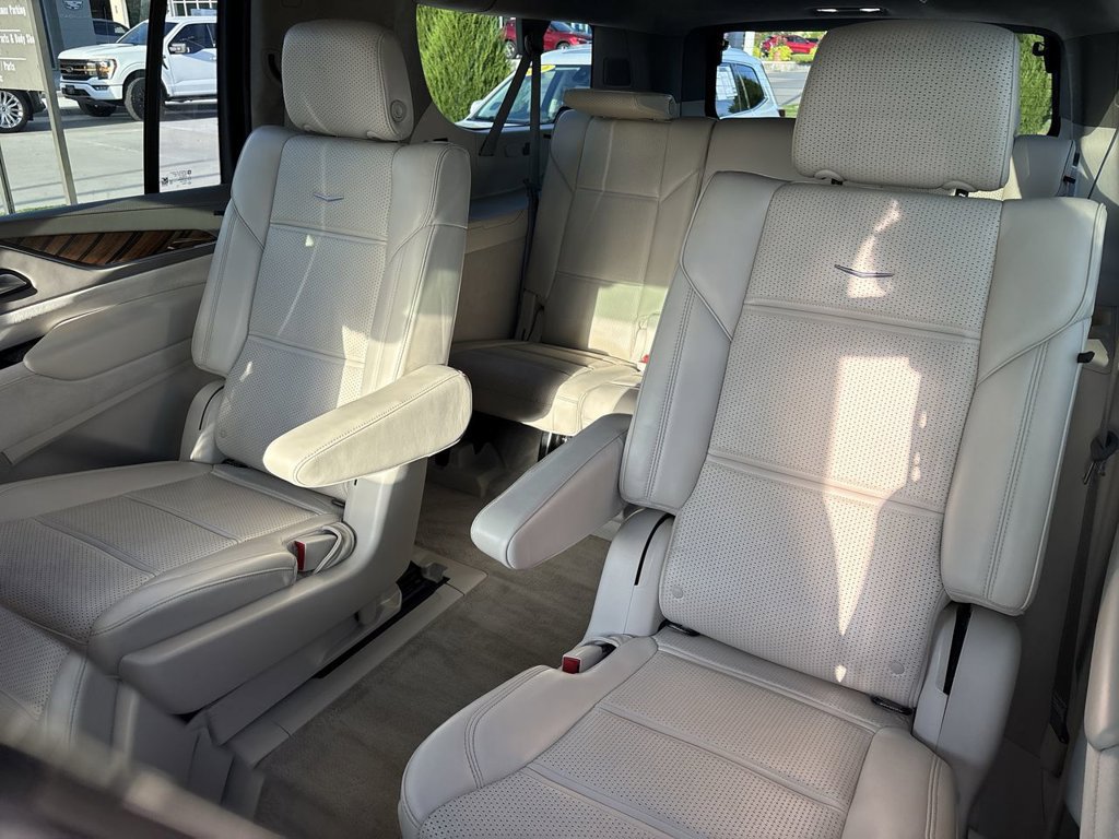 Used 2023 Cadillac Escalade ESV Sport Platinum AWD/4WD image 30